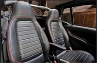 Nah, bagian interiornya akan diperkaya dengan kulit hitam serta benang merah dengan kualitas jahitan tangan. Ada tulisan 10th anniversary di beberapa bagian interior seperti pada jok. (dok Brabus)