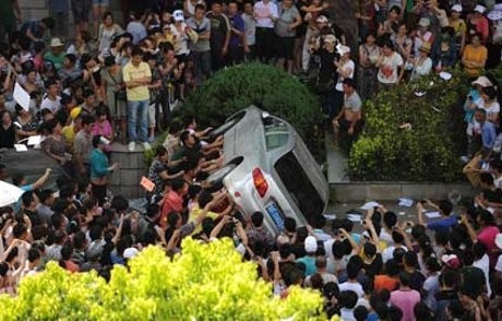 Demo Antilimbah, Ribuan Warga China Ngamuk di Kantor Pemerintah