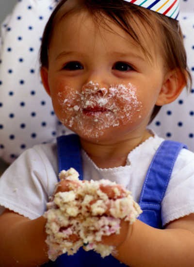 Makanan Ini Perlu Dihindari Saat Anak Berusia 0-12 Bulan