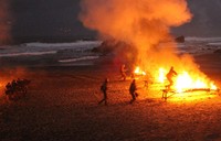 Penutupan kursus komando ditandai dengan serangan regu komando yang dilakukan pada waktu fajar di Pantai Permisan. (Pen Kopassus).