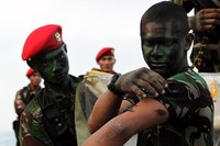 Selain ular, para peserta juga dilatih menjinakkan kalajengking. (Pen Kopassus).