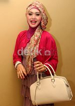 Jilbab Bunga-bunga Eddies Adelia