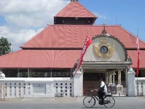Perpaduan Budaya dan Agama yang Apik di Masjid Gedhe Kauman