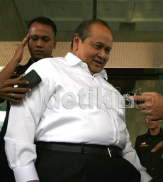 Emir Moeis Menghadap Priyo, Tak Bahas Soal Status Tersangka