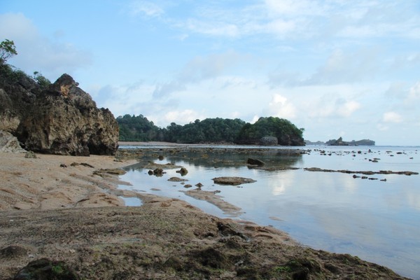 Satu Lagi Pesona Dari Malang Pantai Kondang Merak