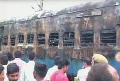 Kereta Api Terbakar di India, 32 Nyawa Melayang