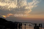 Ngabuburit di Pantai, Benar-benar Lupa Waktu