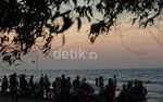 Ngabuburit di Pantai, Benar-benar Lupa Waktu