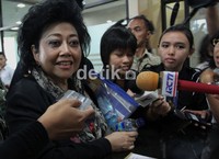 Hartati mengaku sudah sejak dulu dapat datang ke KPK. Pasalnya, ia ingin turut membantu penyidik membongkar kasus ini. Ramses/detikcom.