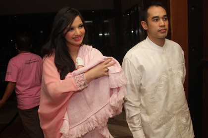 Nia Ramadhani Selalu Bawa Foto Anak Jika Keluar Rumah