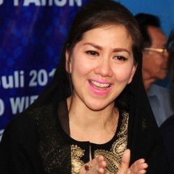 Venna Melinda Nangis Rayakan Ultah Bareng Anak Yatim