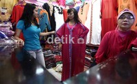 Tak hanya gamisnya saja yang digemari, kaftan Ashanty pun semakin banyak diburu. Devy/detikHOT.