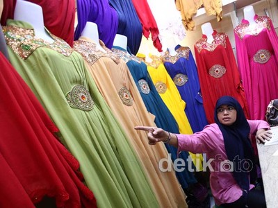 Ini Dia Tren Busana Muslim Artis Tahun Ini