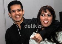 Olla Ramlan dan Aufar saat ditemui di MD Entertainment, Tanah Abang, Minggu (29/7/2012). Gus Mun/detikHOT.
