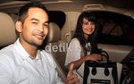 Teuku Wisnu & Shireen Sungkar Kompak Putih-putih