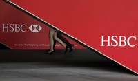 Penurunan ini karena skandal HSBC di Meksiko. Otoritas keuangan setempat memeriksa dugaan peran HSBC yang menyalurkan dana ilegal ke Arab Saudi, Suriah, dan Iran.