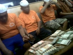 Uang Palsu Rp 165 Juta Terbongkar Berkat Pedagang Mukena