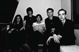 Vokalis The Horrors Gelar Pameran Karya Seni Miliknya