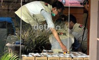 Penyidik KPK melakukan pengeledahan Kantor Korlantas Polri di Jalan MT Haryono. Ramses/detikcom.