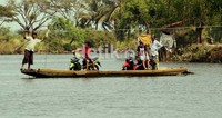 Perahu reretan merupakan transportasi utama bagi masyarakat Muara Gembong.