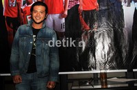 Ramon Y Tungka berperan sebagai editor sebuah tabloid olahraga. Herianto Batubara/detikHOT.