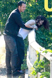 Kristen Stewart kepergok selingkuh dengan sutradara Snow White and the Huntsman, Rupert Sandrers. (doc. UsWeekly)