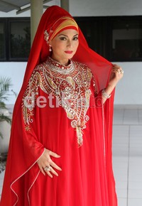 Nia Daniati tampak cantik dengan busana muslimnya. Gus Mun/detikHOT.