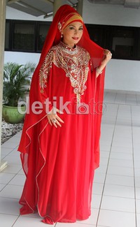Nia Daniati berpose saat ditemui usai acara DahSyat, Kebon Jeruk, Jakarta Barat, Selasa (31/7/2012).  Gus Mun/detikHOT.
