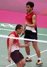 Ahsan/Bona merayakan kemenangan. Dengan hasil ini Ahsan/Bona berada di posisi runner-up klasemen akhir grup B. Reuters/Bazuki Muhammad.