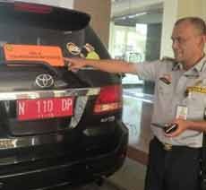 Mobdin Pemkab Malang Dipasangi Stiker Wajib Pertamax