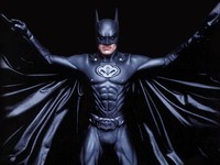 Val Kilmer menggantikan Michael Keaton lewat Batman Forever (1995).