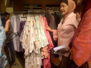 Hebat! Pakaian Muslim Made In RI Laku Diekspor ke Malaysia Hingga Prancis