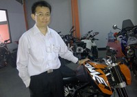 Direktur Pemasaran PT Moto KTM Indonesia John Winata di KTM Center, BSD, Tangerang Selatan. Awal Oktober 2012 nanti akan diumumkan resmi APM KTM di Tanah Air. (M Ikhsan/detikOto).