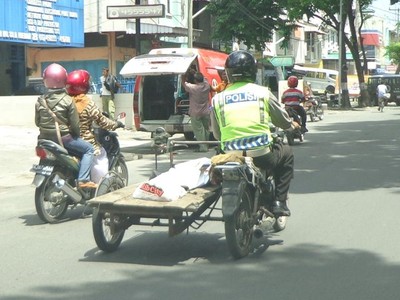 Side Job Pak Polisi?