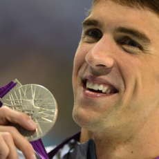 Phelps Dapatkan Medalinya yang ke-19