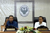 Dalam rapat tersebut, Presiden SBY mengimbau kepada jajarannya untuk membantu menjaga kesehatan masyarakat sebelum sakit. (Rusman/Setpres).
