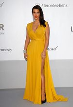 10 Pose Artis Hollywood Pamer Keindahan Kakinya