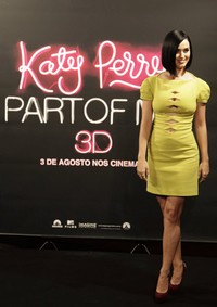 Gaya simple nan seksi Katy Perry. Reuters/Ricardo Moraes.