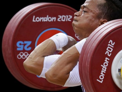 Angkat 332 Kg, Triyatno Rebut Medali Perak