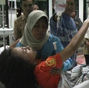 Seorang Siswi SMP Klenger Dihajar 6 Teman Perempuannya