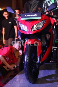 Motor bertampang anyar ini sudah dilengkapi dengan injeksi dan ABS.