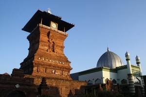 Pulang ke Kampung, Datangi Masjid Agung