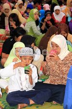 Menikmati Takjil di Masjid Cheng Hoo