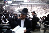 Dibutuhkan waktu hingga 7,5 tahun untuk mempelajari kitab Talmud. (Foto: REUTERS/Eric Thayer)