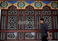 Biaya operasional Masjid Nurul Barkah bisa mencapai Rp7,5 juta per bulan. Biaya tersebut ditanggung oleh PT Angkasa Pura (APII) selaku pengelola bandara internasional itu.