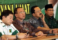 Suryadharma Ali menyatakan dukungan kepada pasangan Foke-Nara dengan didampingi Suharso Manoharsa dan Lukman Hakim Saifuddin.