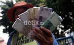 Jasa Penukaran Uang Mulai Marak