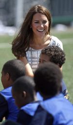Ekspresi Bahagia Si Cantik Kate Middleton