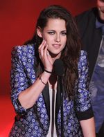 Ini Dia 10 Fakta Tentang Perselingkuhan Kristen Stewart