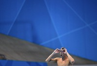 Sebagaimana pemuda seusianya, sifat nakal Phelps belum bisa hilang. Ia berkali-kali didenda karena menyetir mobil dalam keadaan mabuk, menyerobot lampu merah dan mabuk dibawah umur. (REUTERS/Toby Melville)